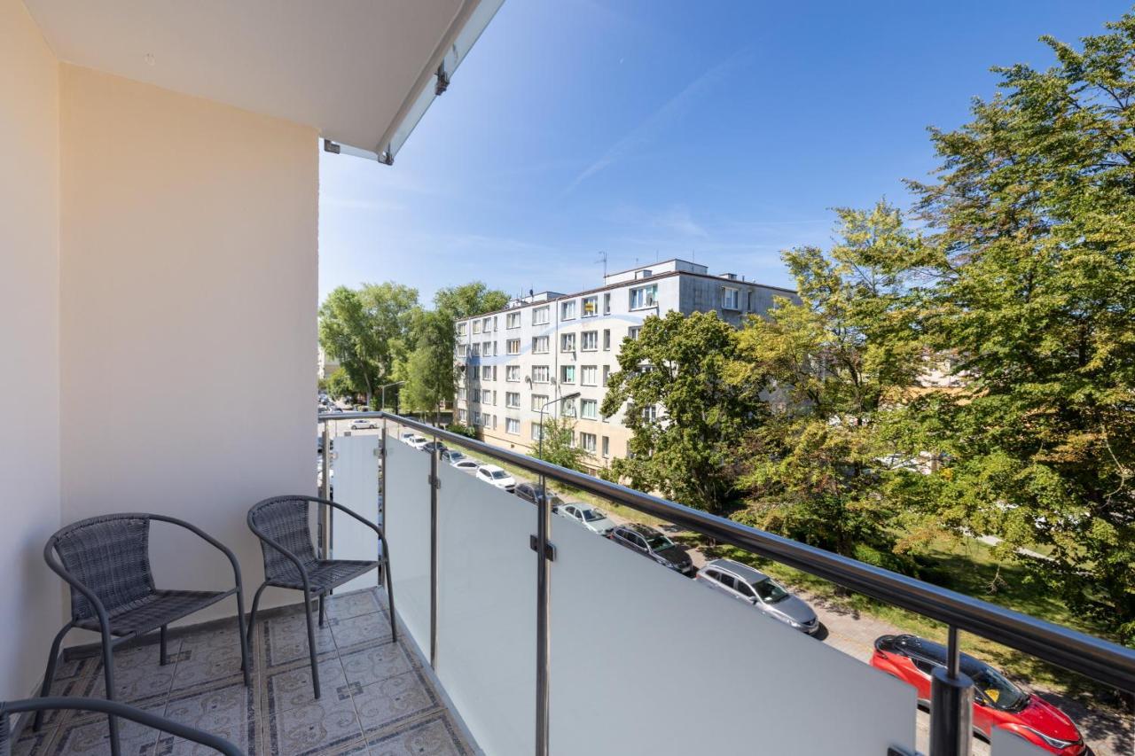 Zrodlana Two-bedroom With Balcony By Renters Leilighet *