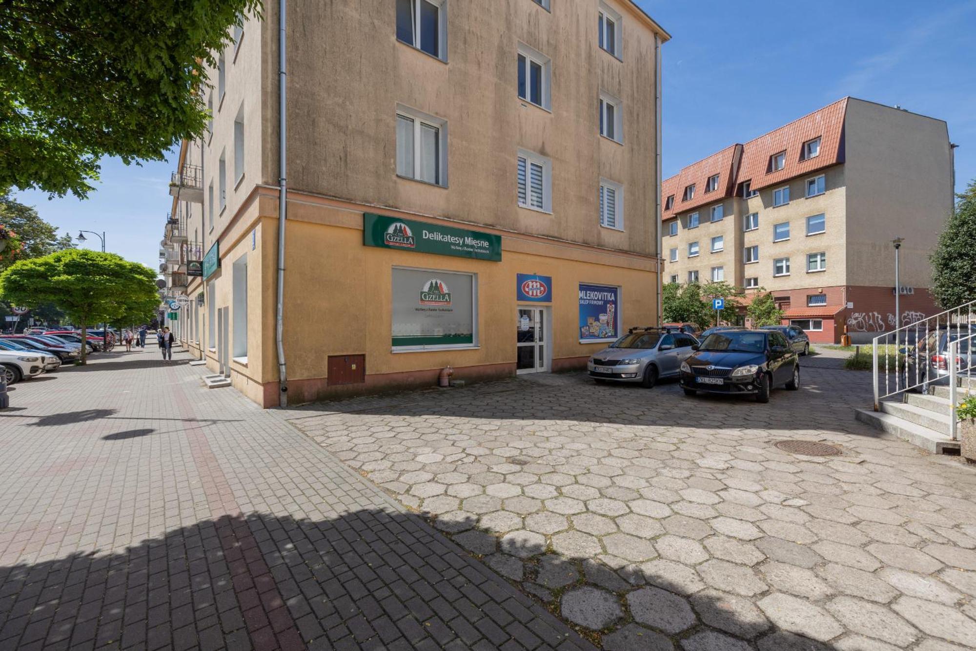 Zrodlana Two-bedroom With Balcony By Renters