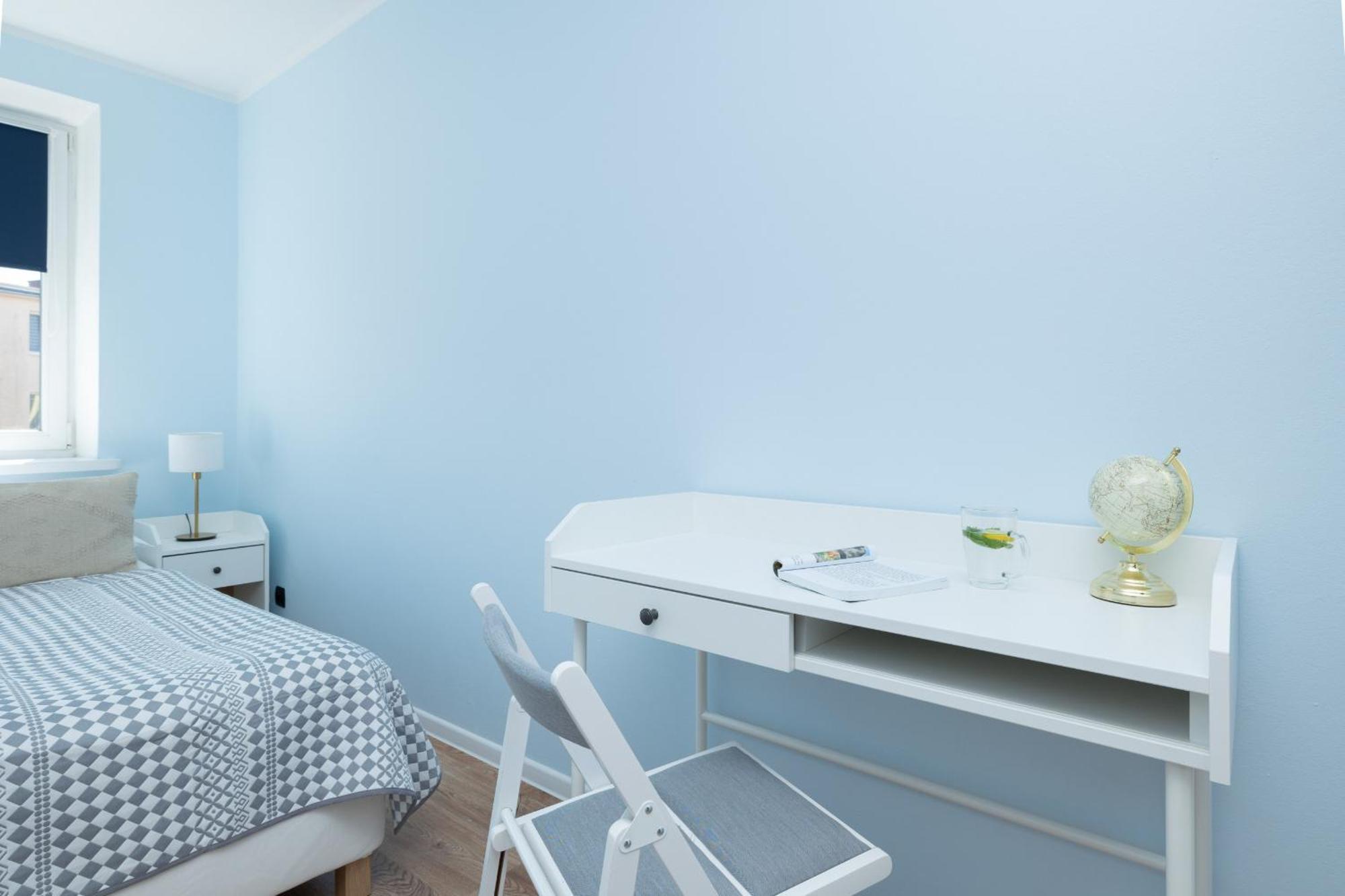 Zrodlana Two-bedroom With Balcony By Renters Apartment *