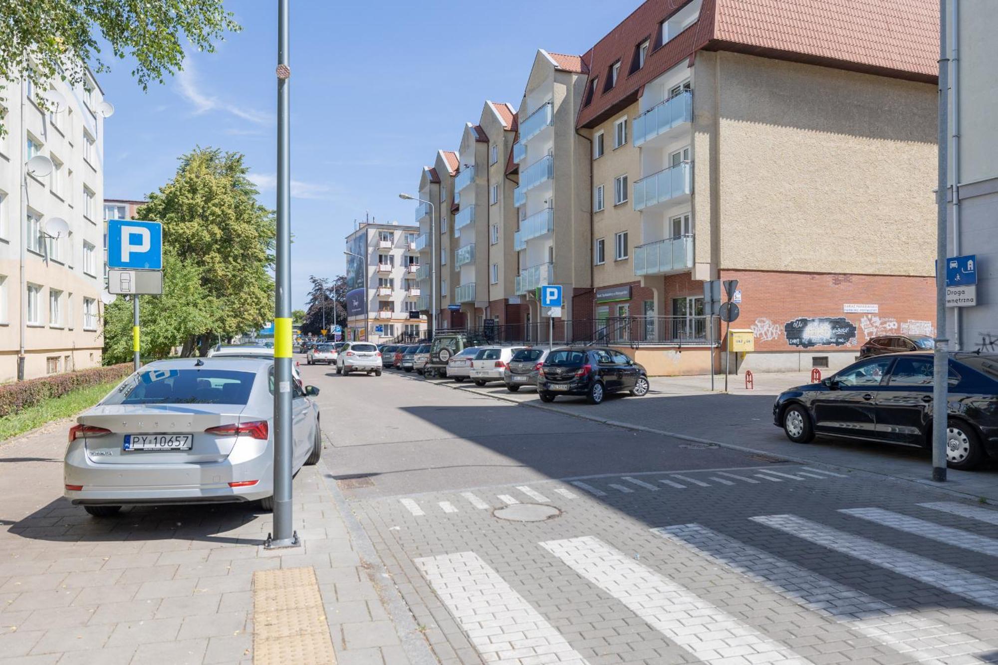 Zrodlana Two-bedroom With Balcony By Renters