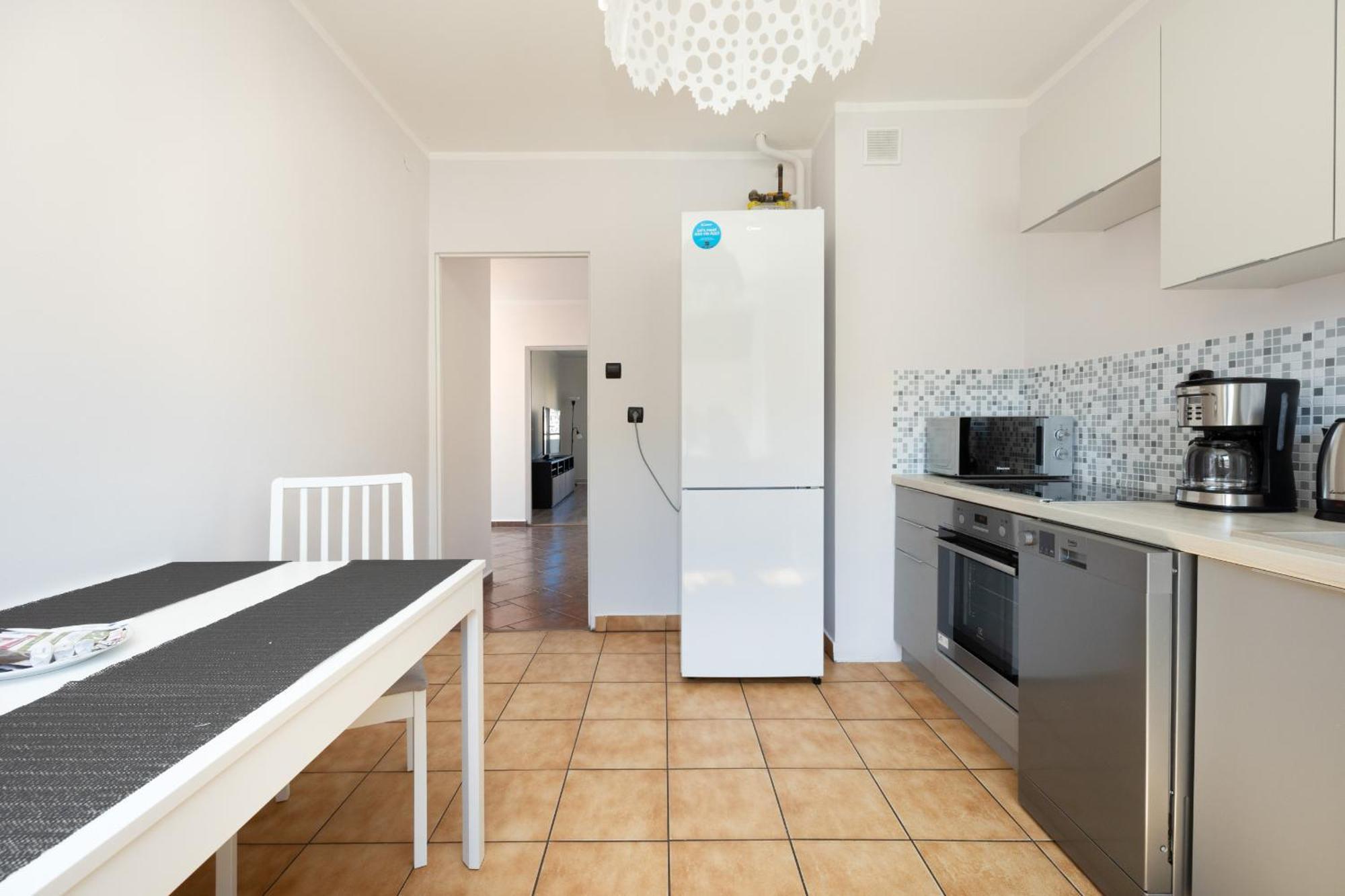 Zrodlana Two-bedroom With Balcony By Renters Apartment